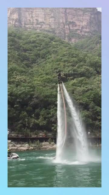 员工在上班时因工作摔伤了单位有责任吗？